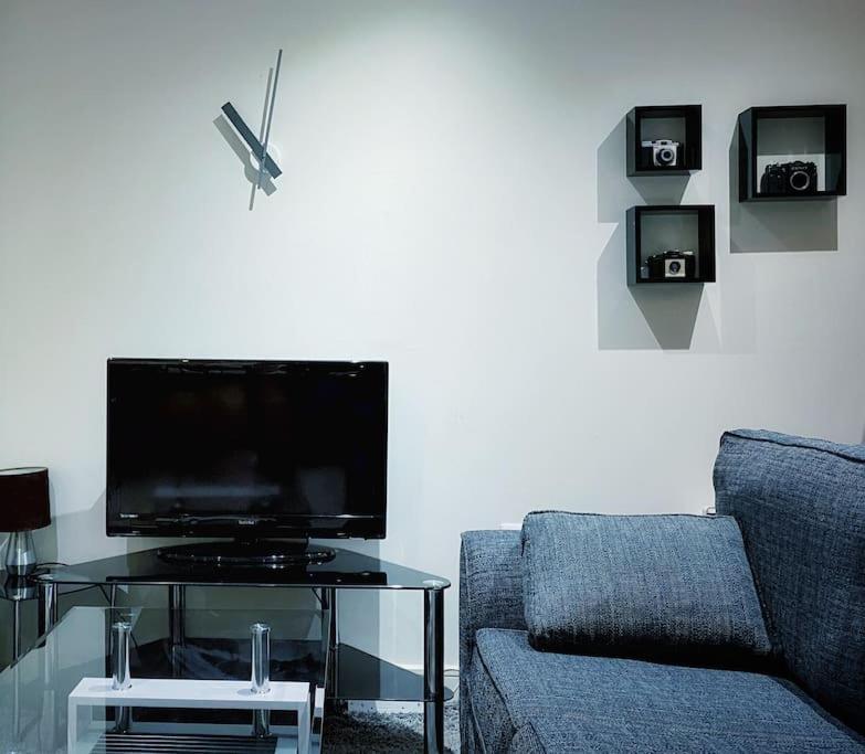 Two Bedroom Luxury Apt With Film Style Swansea Kültér fotó
