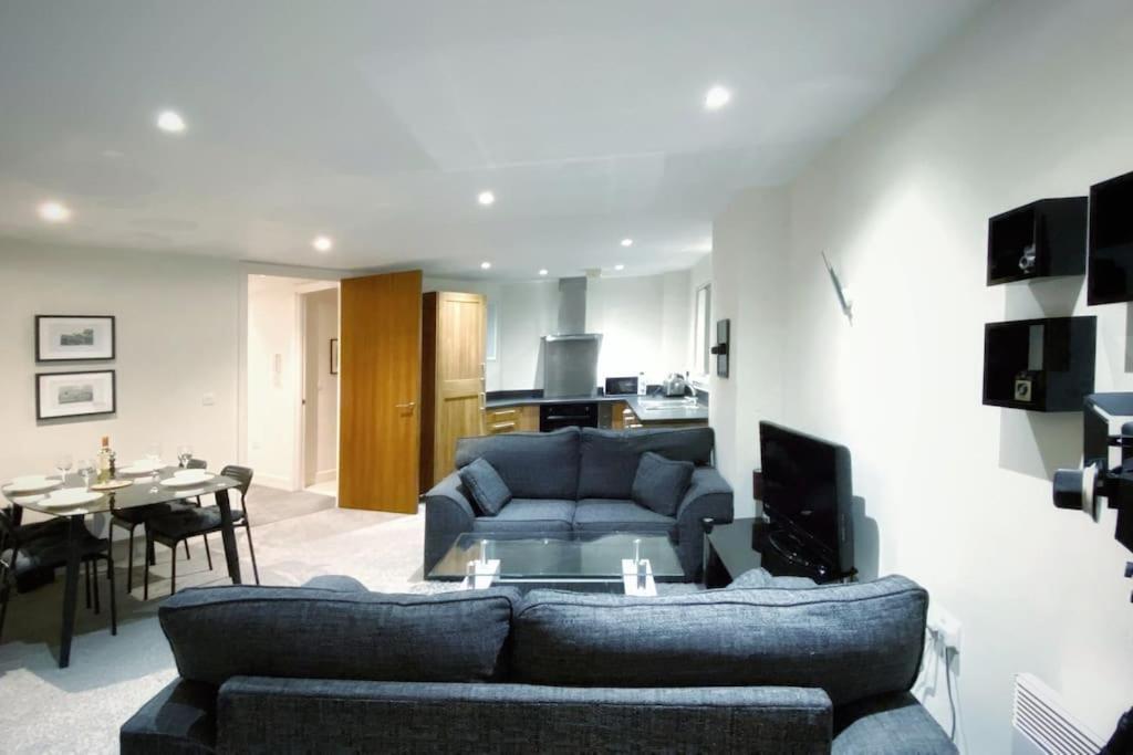 Two Bedroom Luxury Apt With Film Style Swansea Kültér fotó