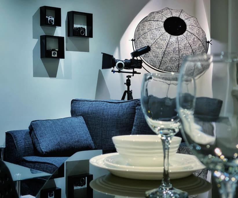 Two Bedroom Luxury Apt With Film Style Swansea Kültér fotó
